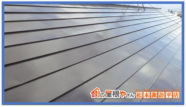 下諏訪町外壁改修工事　屋根塗装上塗り